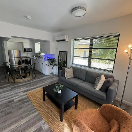 Fully Equipped Apartments With Parking Near Cocowalk Miami Exterior photo