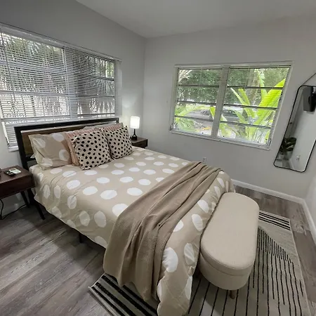 Fully Equipped Apartments With Parking Near Cocowalk Miami Exterior photo