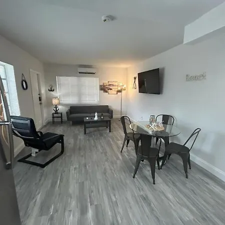 Fully Equipped Apartments With Parking Near Cocowalk Miami Exterior photo